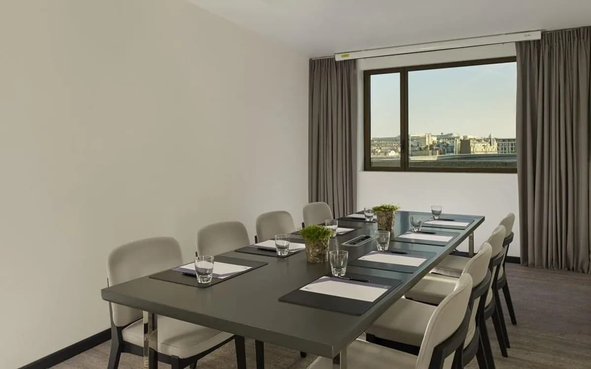 Tower 6 - Hyatt Regency Paris Etoile
