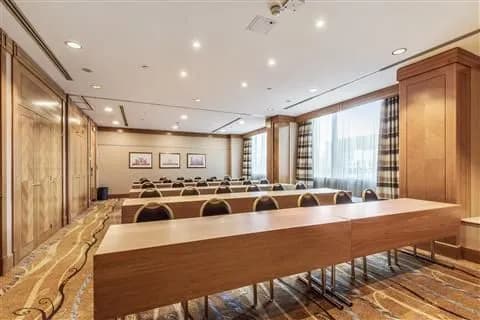 New Delhi B - Hilton Paris Charles De Gaulle Airport