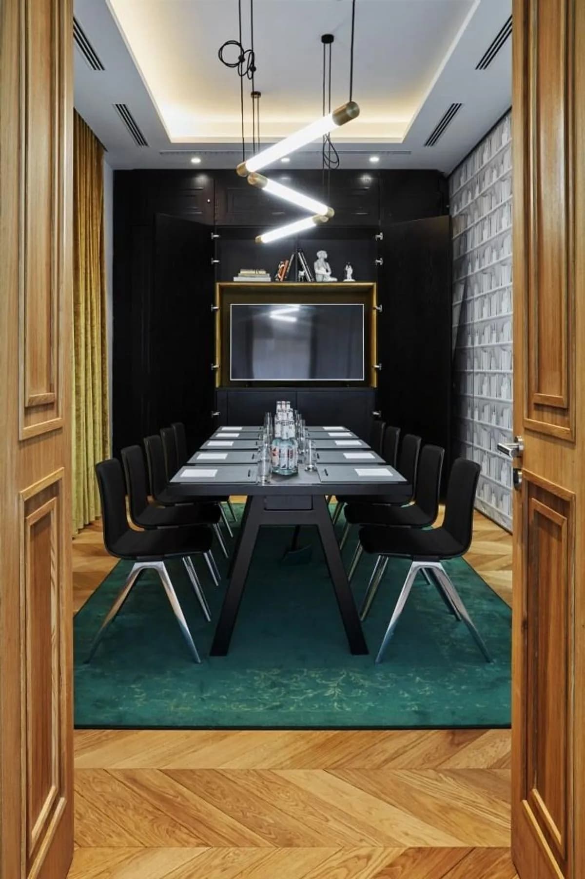 Roomers 2 - Roomers Munich, Autograph Collection
