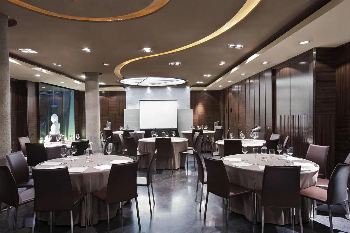 Museum + Khemer + Nut + Nefer - Hotel Urban