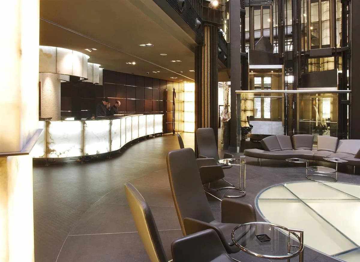 Hall & Atrium - Hotel Urban