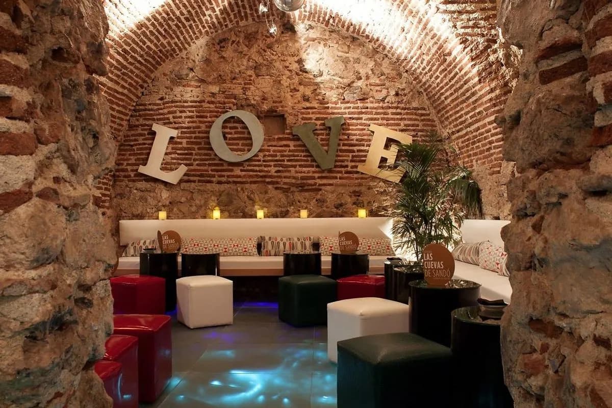 Sando Caves - Hotel Santo Domingo - Madrid