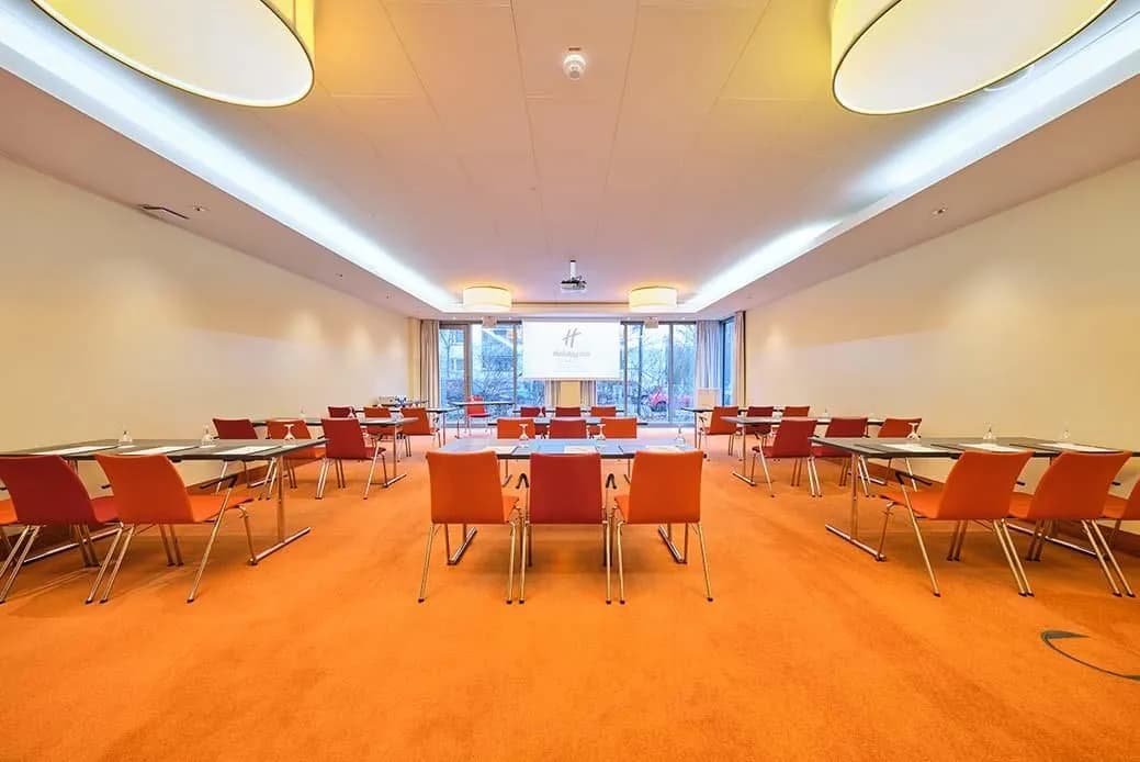 Dubai International Airport - Holiday Inn Berlin Airport - Conference Centre