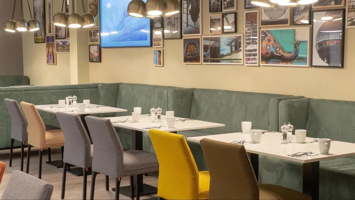 HANGAR 24 Restaurant - Holiday Inn Berlin Airport - Conference Centre