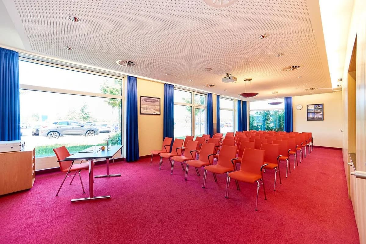 Vienna International Airport - Holiday Inn Berlin Airport - Conference Centre