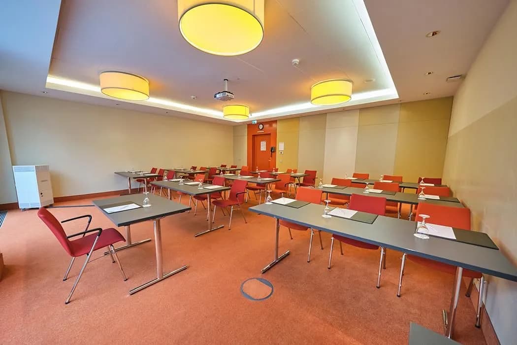 Bangkok International Airport - Holiday Inn Berlin Airport - Conference Centre