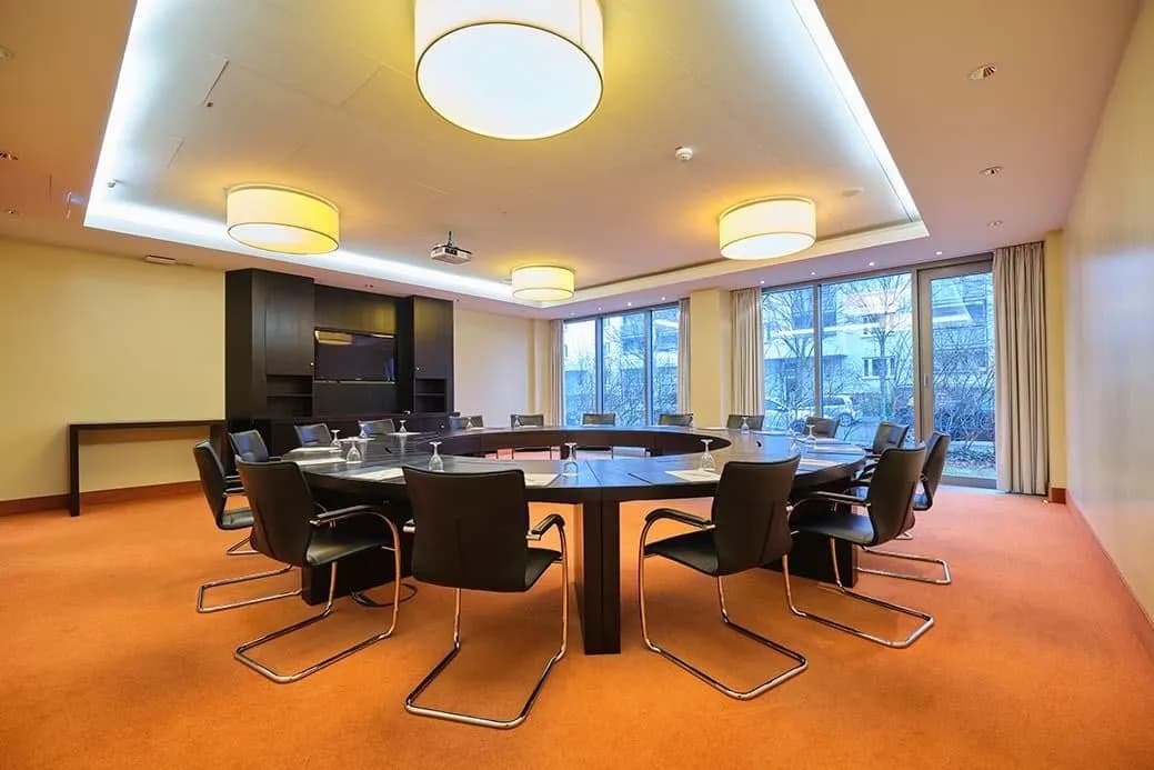 New York Airport JFK - Holiday Inn Berlin Airport - Conference Centre