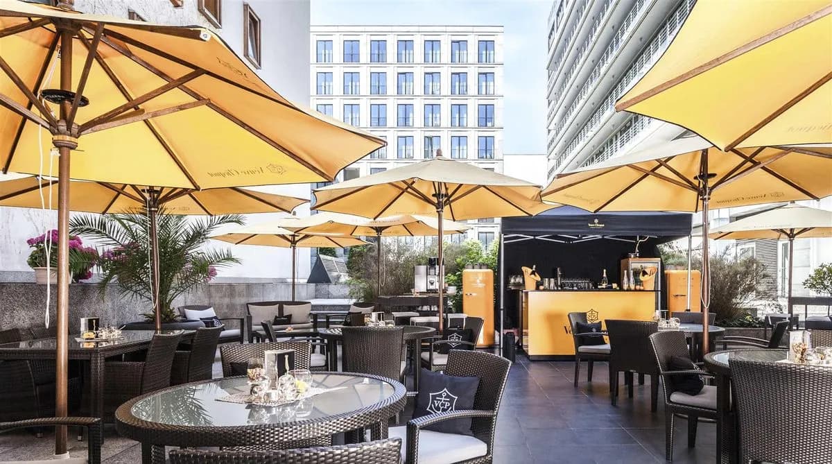 SUMMER LOUNGE TERRACE - Regent Berlin