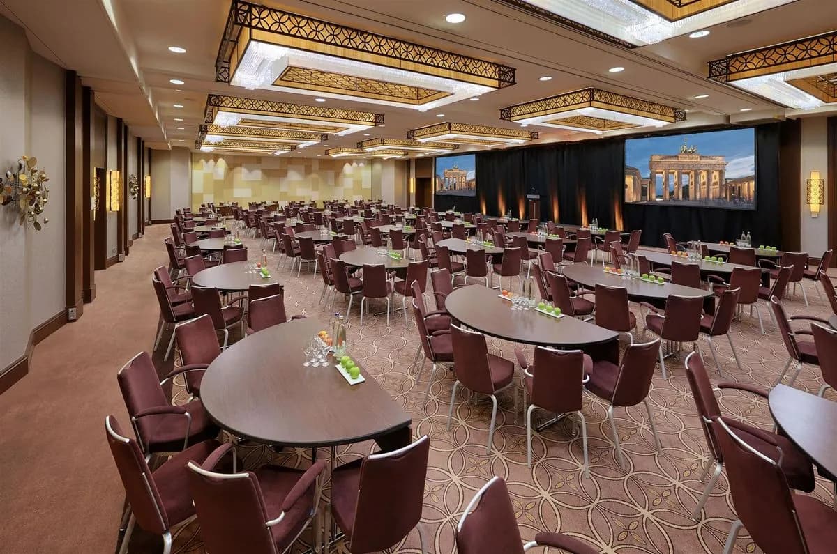 Ballroom A+B+C Half Moon Tables - Hilton Berlin