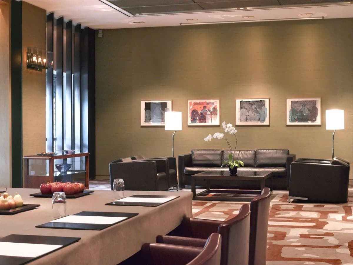 Arata Isozaki + Hans Kollhoff - Grand Hyatt Berlin