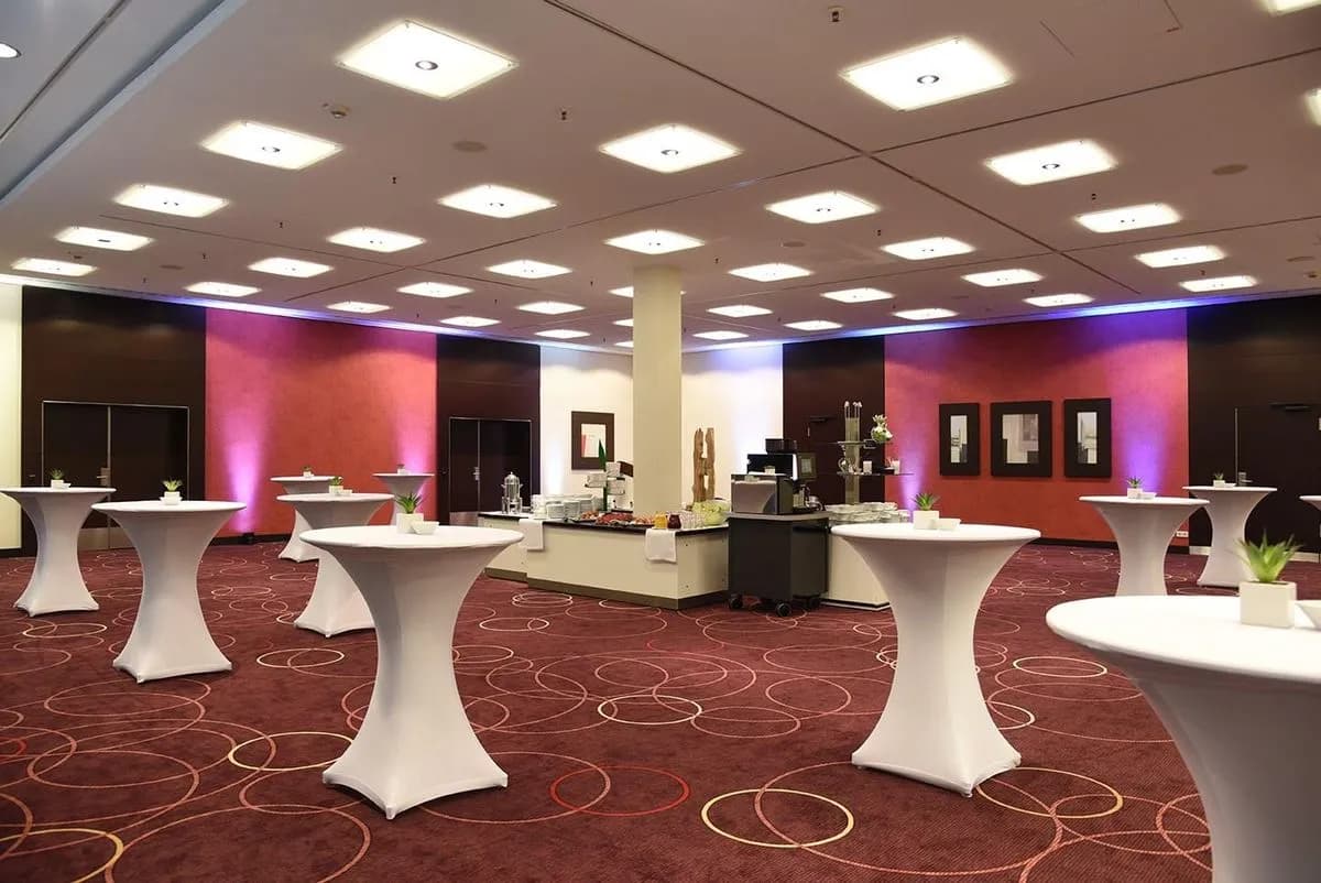 Universum - Steigenberger Airport Hotel Frankfurt
