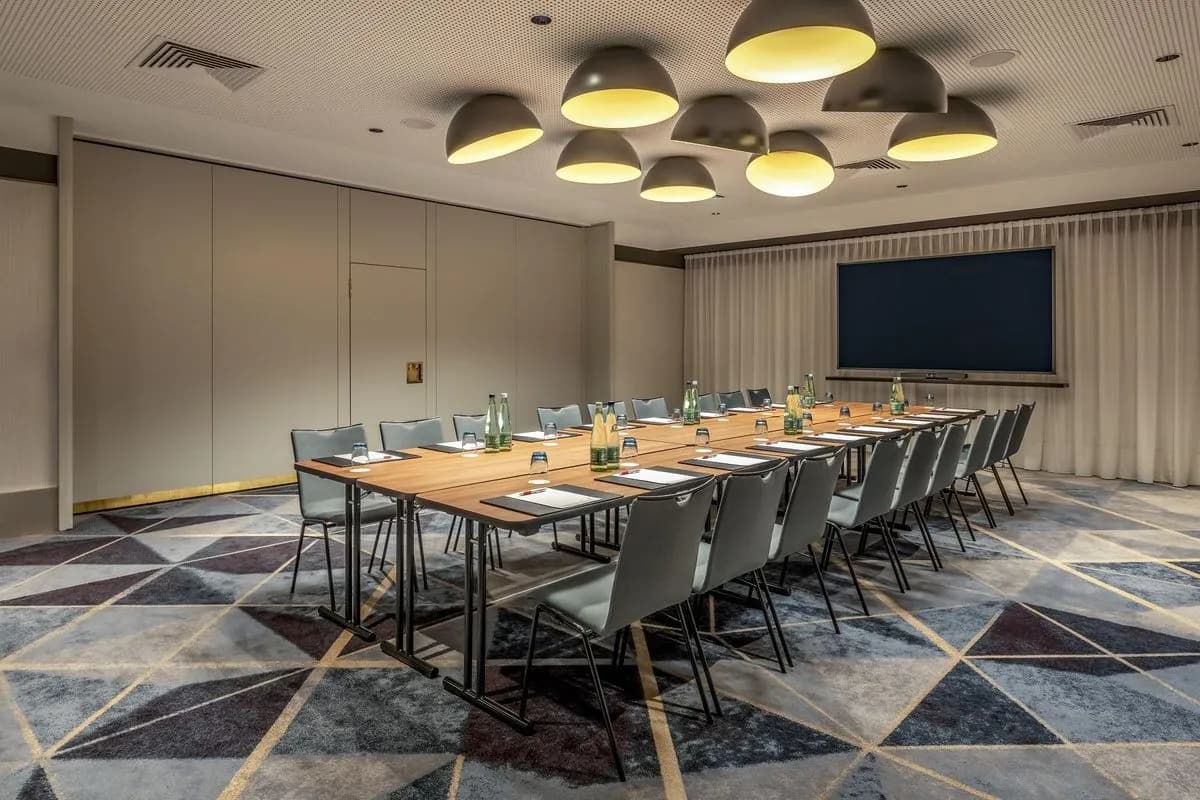 Alabaster 2 - Frankfurt Marriott Hotel