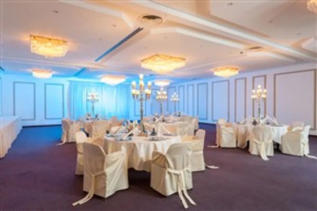 Salon Frankfurt - Dorint Main Taunus Zentrum Frankfurt / Sulzbach