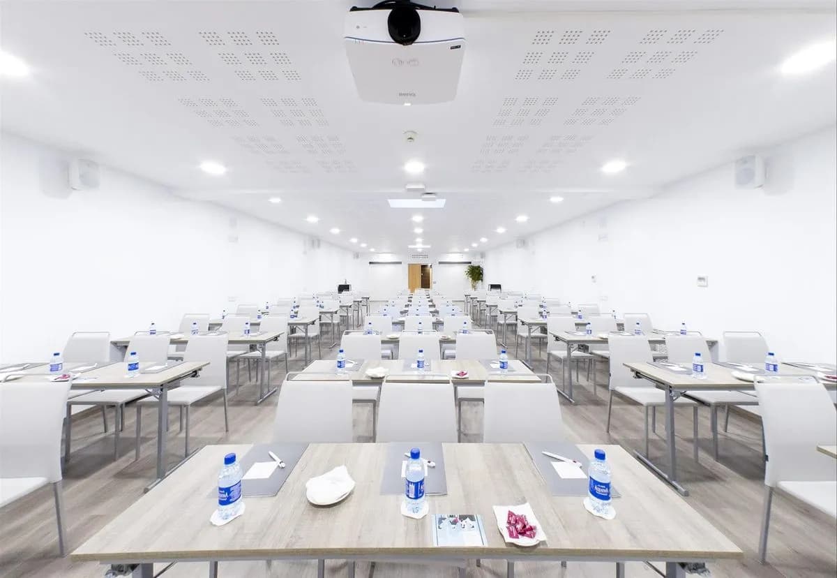 Velázquez Meeting Room - Crowne Plaza Madrid Airport