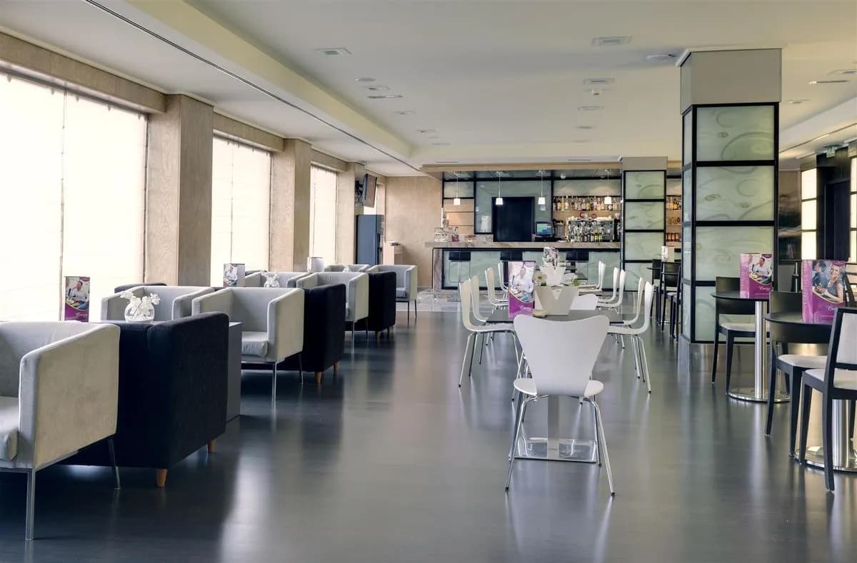 Crowne Plaza Lounge - Crowne Plaza Madrid Airport