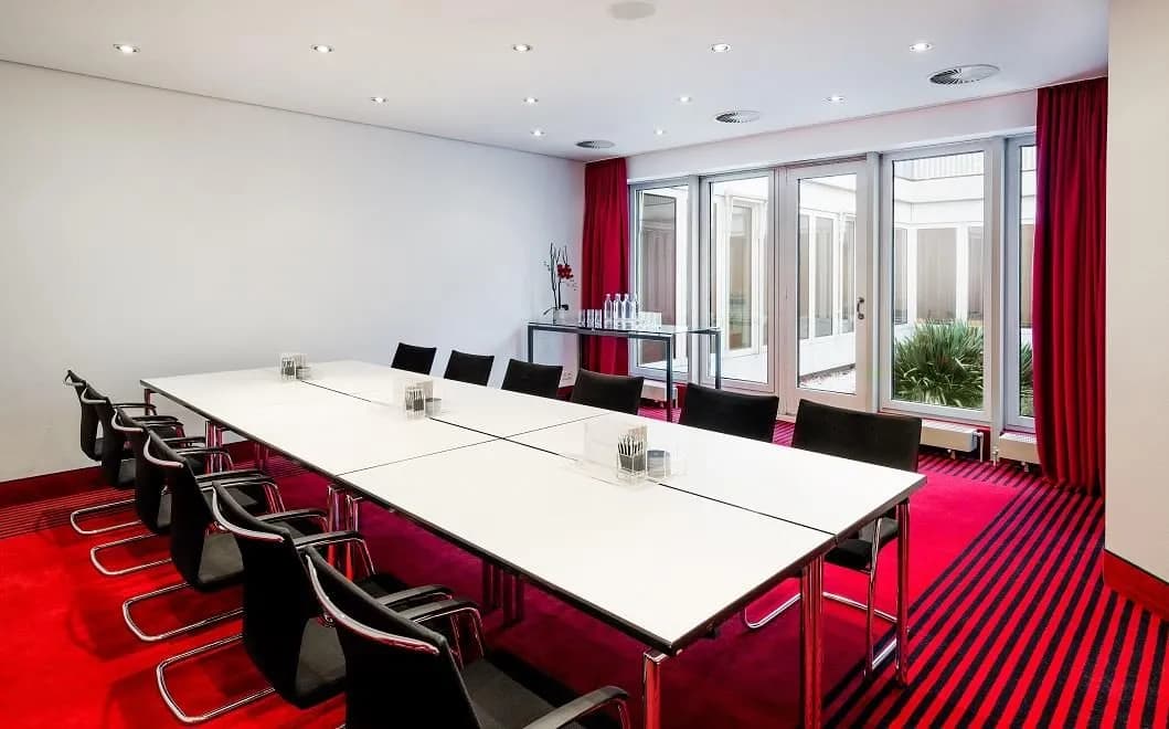 Saturn - Sheraton Duesseldorf Airport Hotel