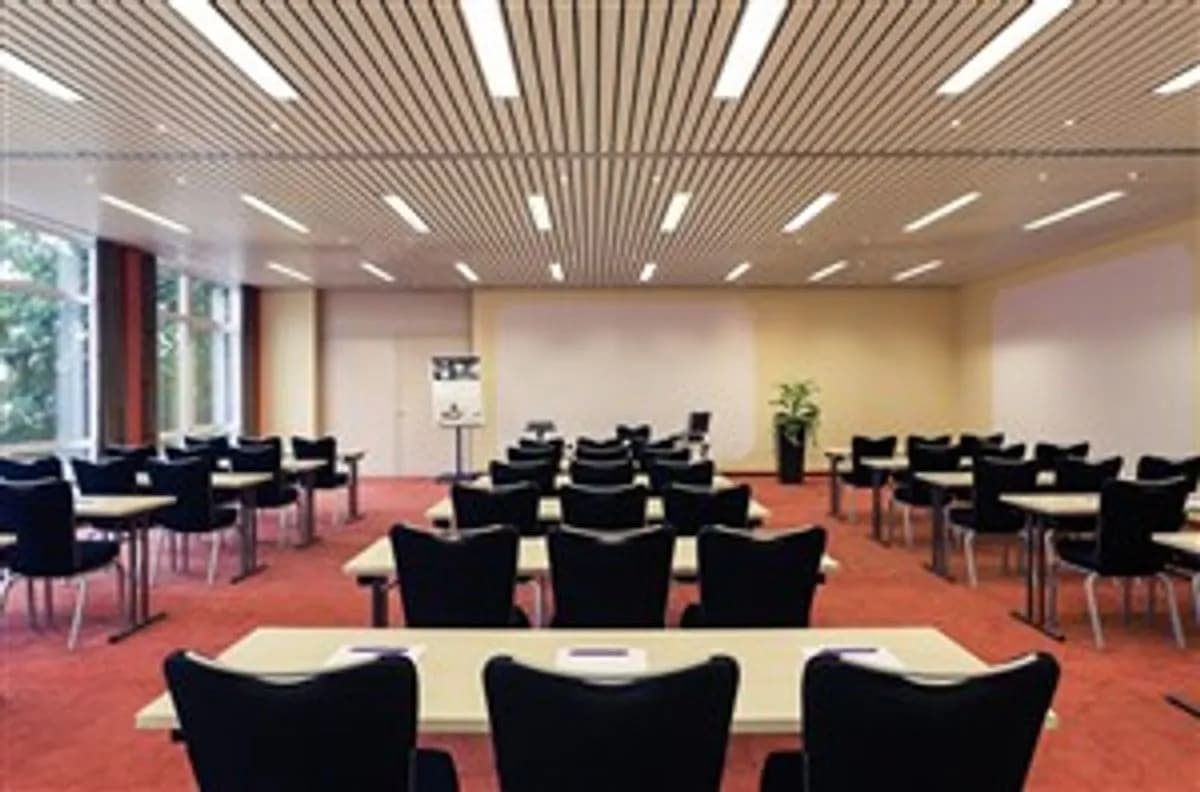 Walter P. Chrysler - Mercure Hotel Koeln West