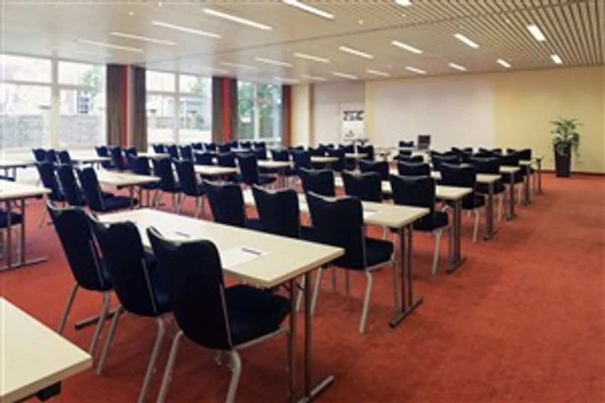 Benz+ Chrysler - Mercure Hotel Koeln West