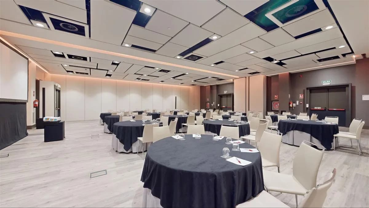 Munich + Düsseldorf - Madrid Marriott Auditorium Hotel & Conference Center