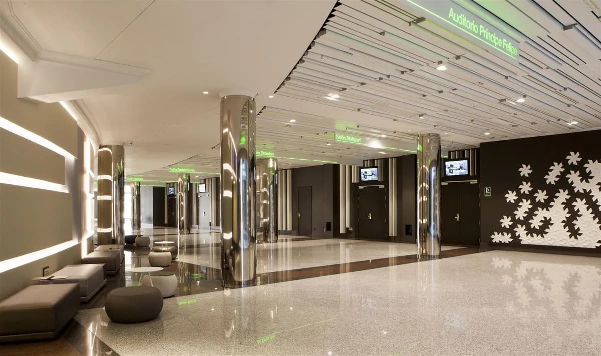 Auditorium Foyer Area - Madrid Marriott Auditorium Hotel & Conference Center