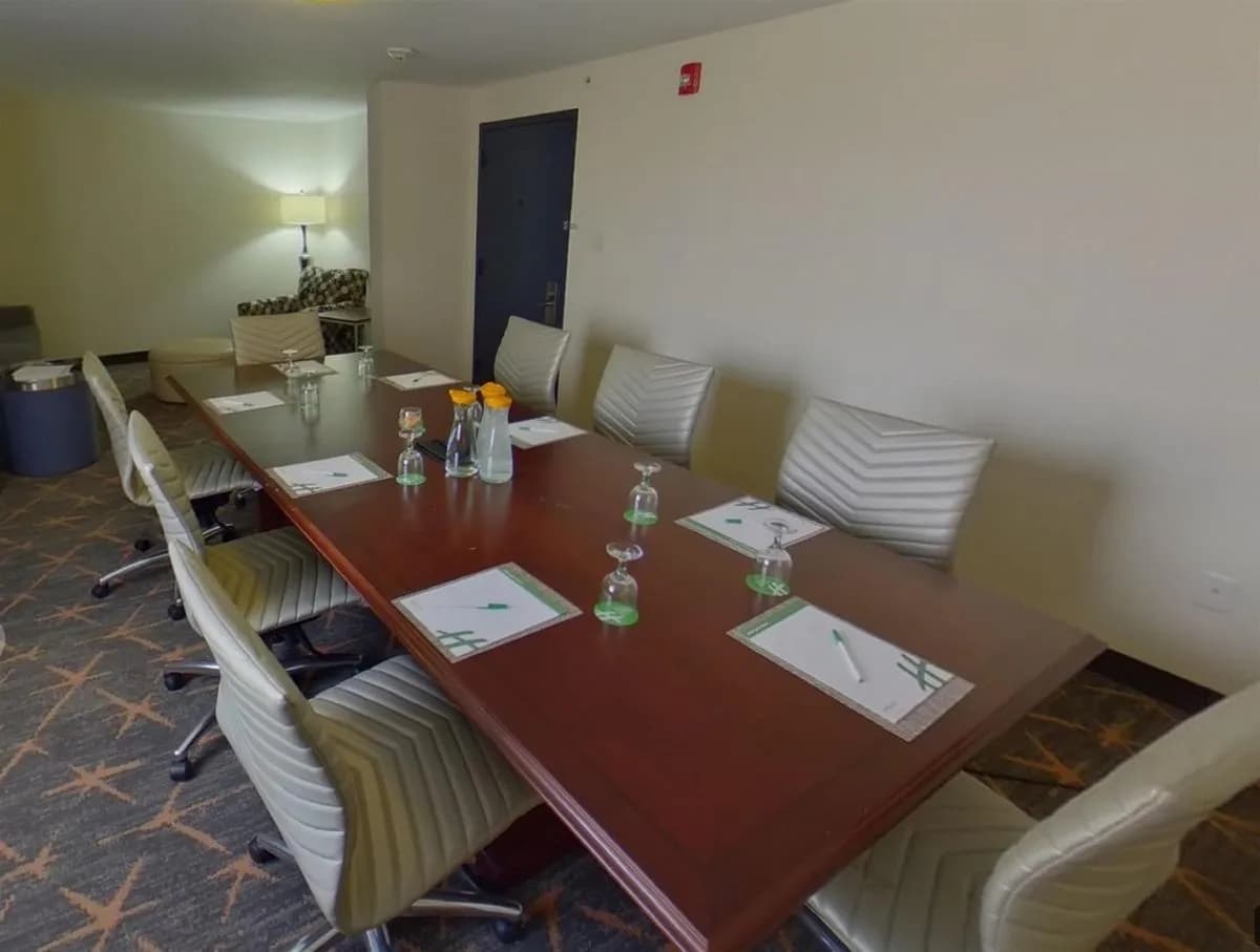 Silicon Board Room (suite 427) - Holiday Inn Lansdale