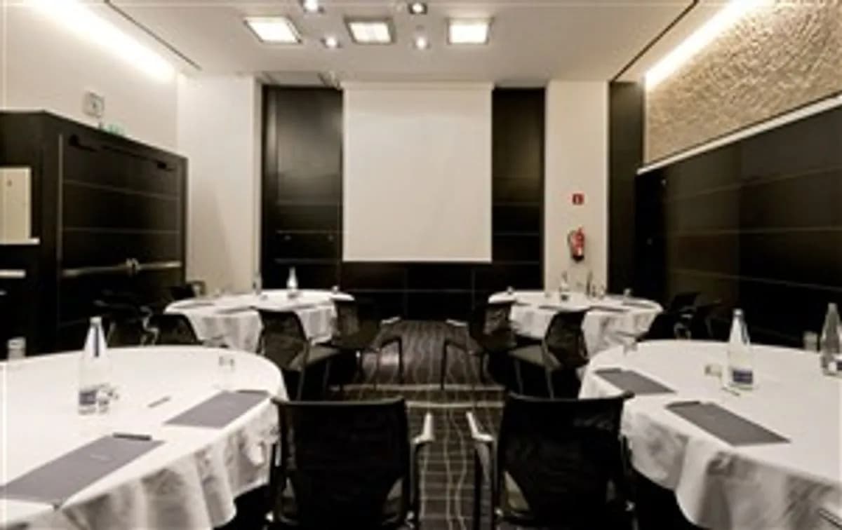 Istanbul - Hilton Madrid Airport