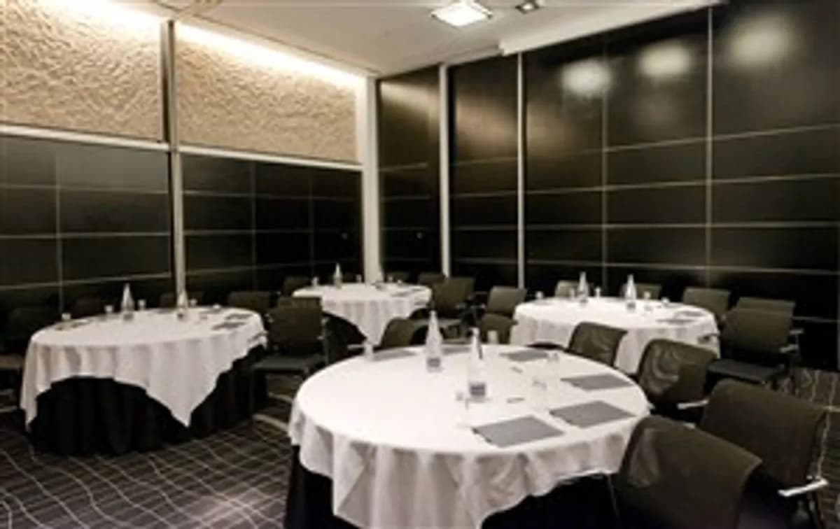 Amsterdam - Hilton Madrid Airport