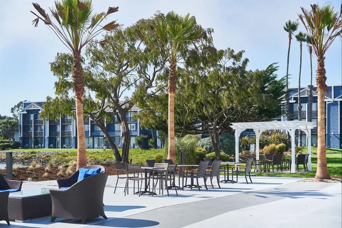 Marina View Patio - DoubleTree by Hilton Hotel Berkeley Marina