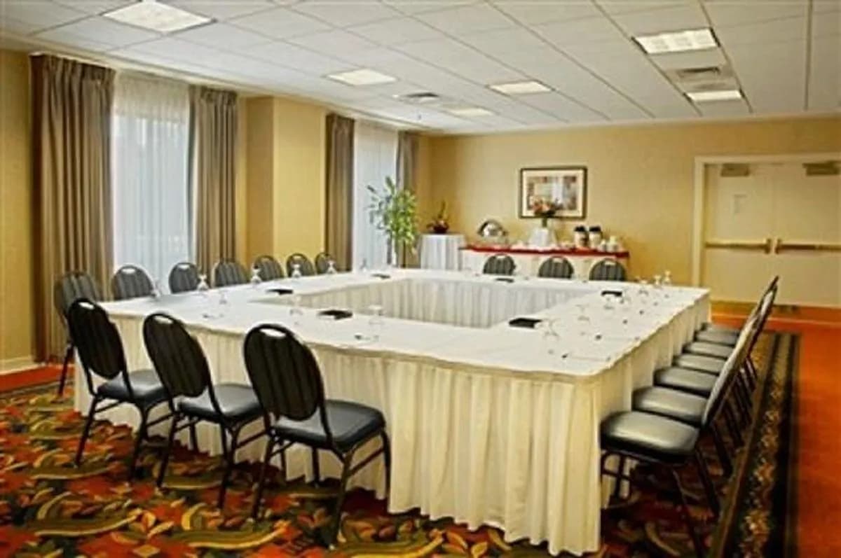 The Adams Room - Hilton Garden Inn Boston/Waltham