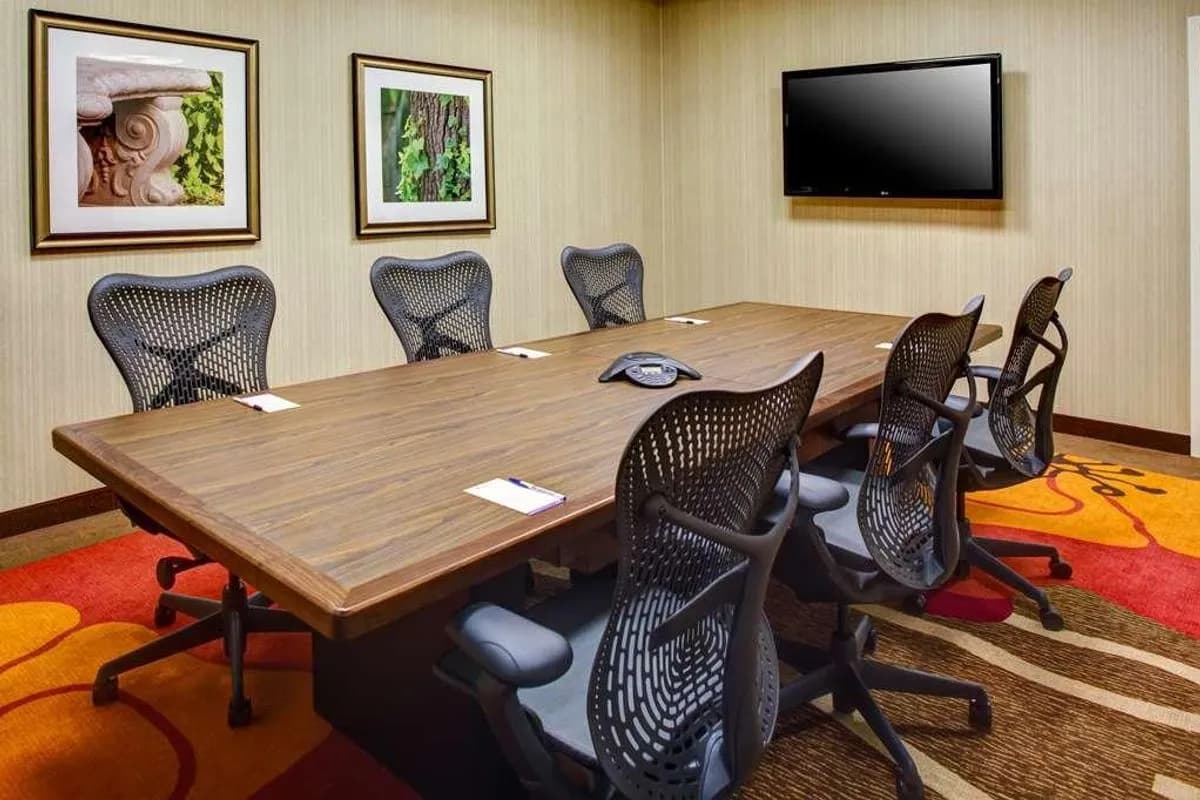 Lincoln Boardroom - Hilton Garden Inn Boston/Waltham