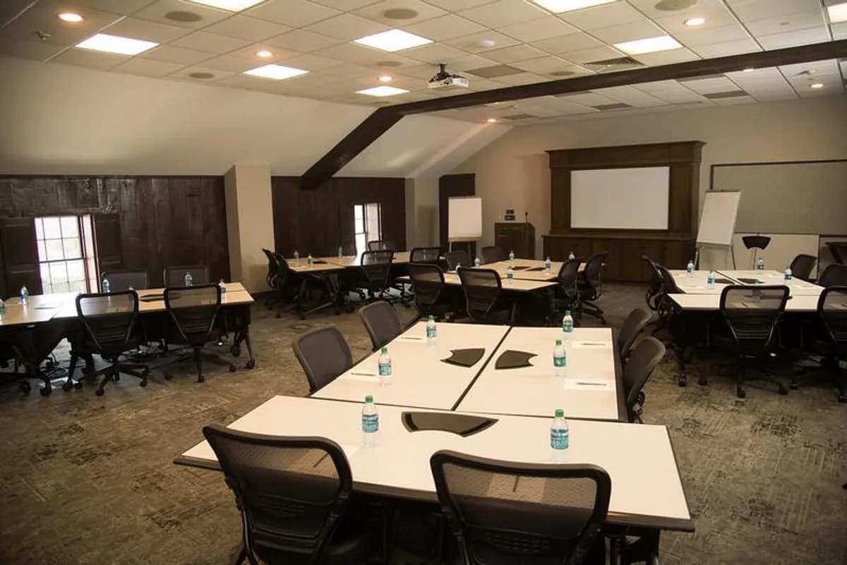 Oak - Normandy Farm Hotel & Conference Center