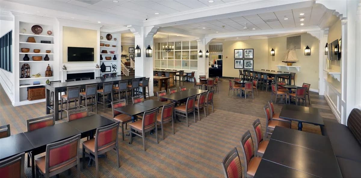 Nantucket Commons - Hampton Inn Boston/Natick