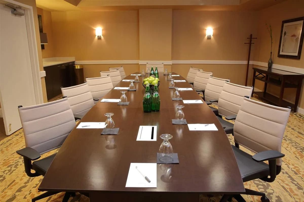 Commonwealth - Hampton Inn Boston/Natick