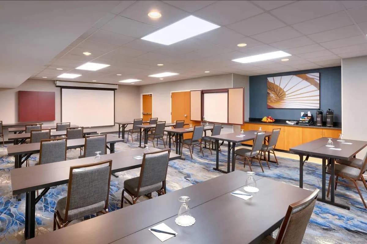 Cascade I - Fairfield Inn & Suites Seattle Bellevue/Redmond