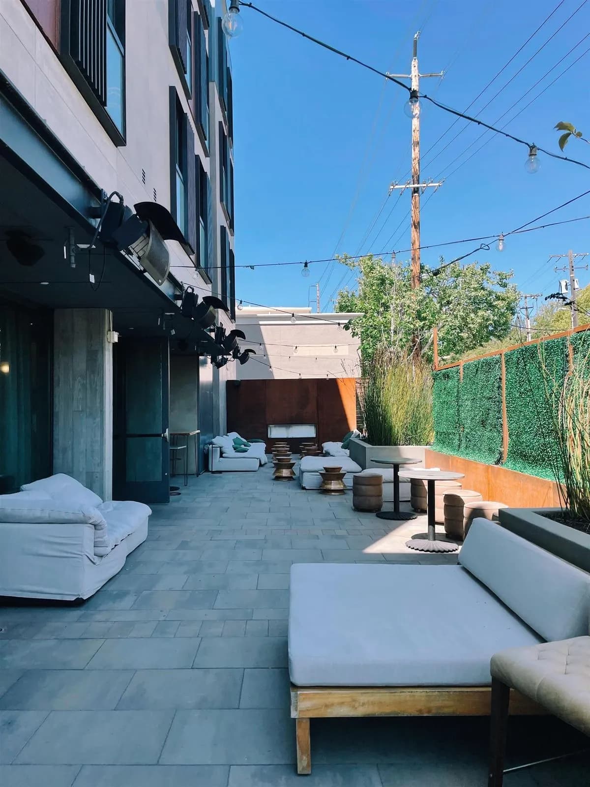 Glenwood Patio - Park James Hotel