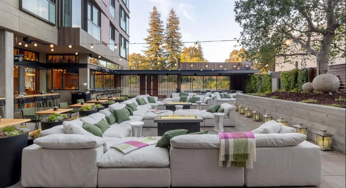 O+V Courtyard - Park James Hotel