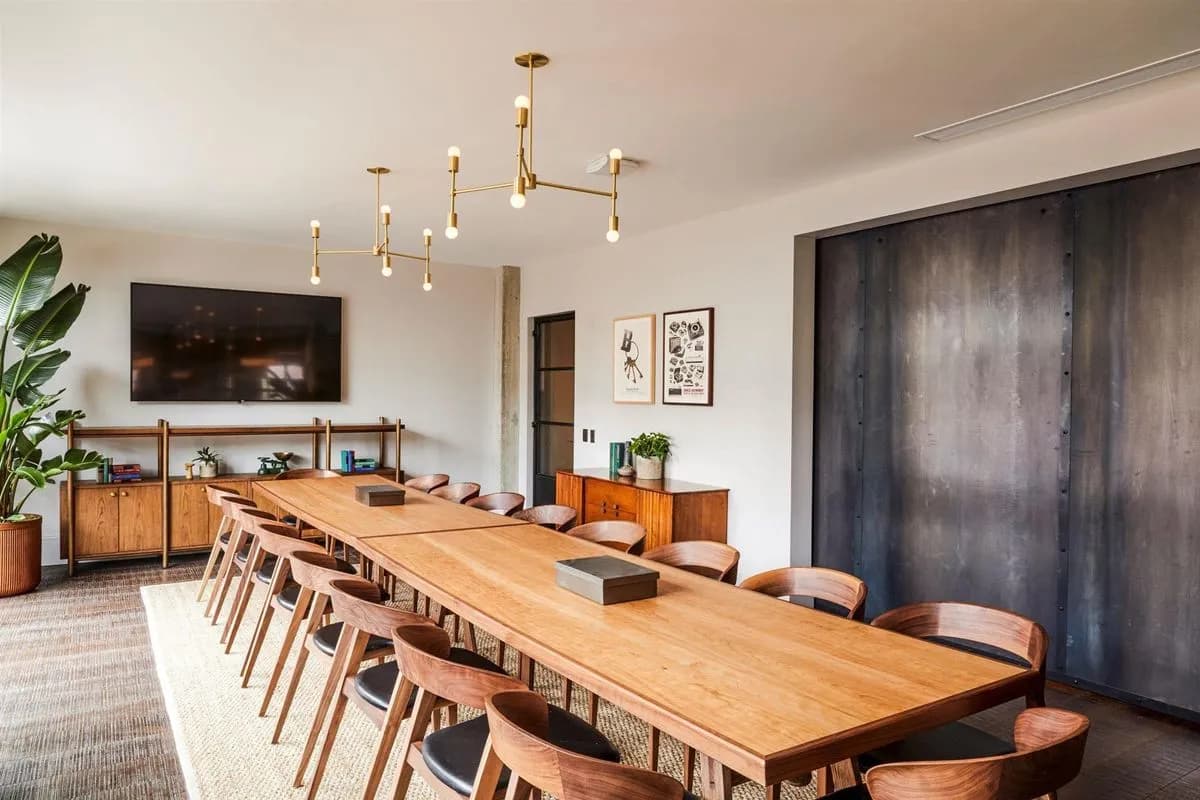 The Apartment - Dining Room - The Hoxton Chicago