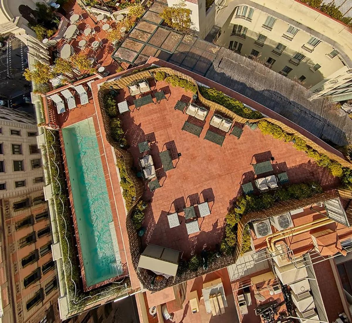 Terraza con jardín en la azotea - El Palace Barcelona