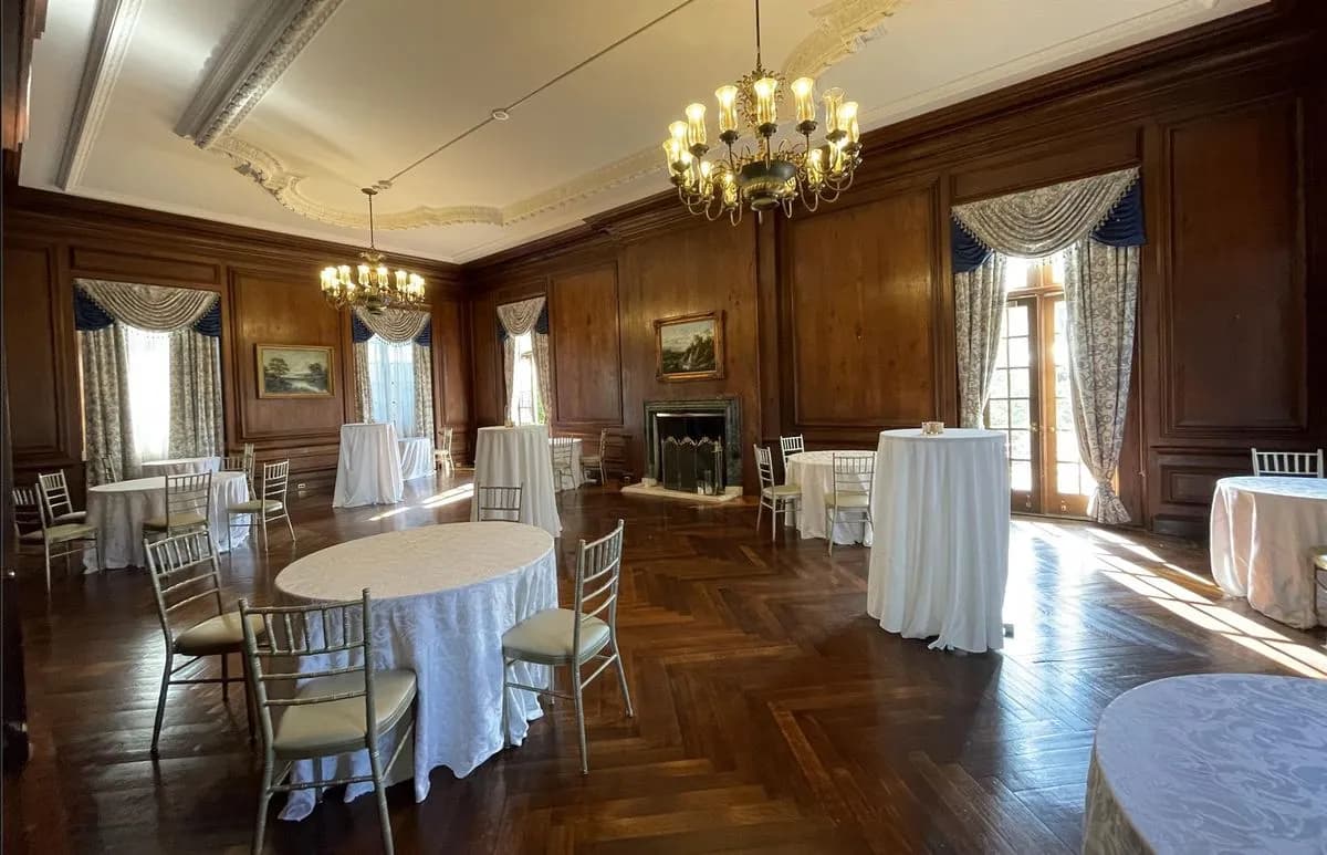 Oak - The Mansion at Glen Cove- Newly Renovated