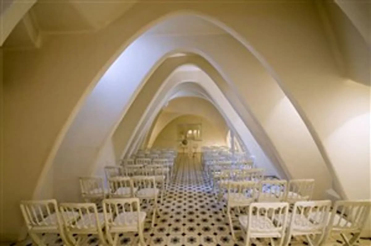 ÁTICOS Y HABITACIONES «BARRIGA DE DRAGÓN» - Casa Batllo