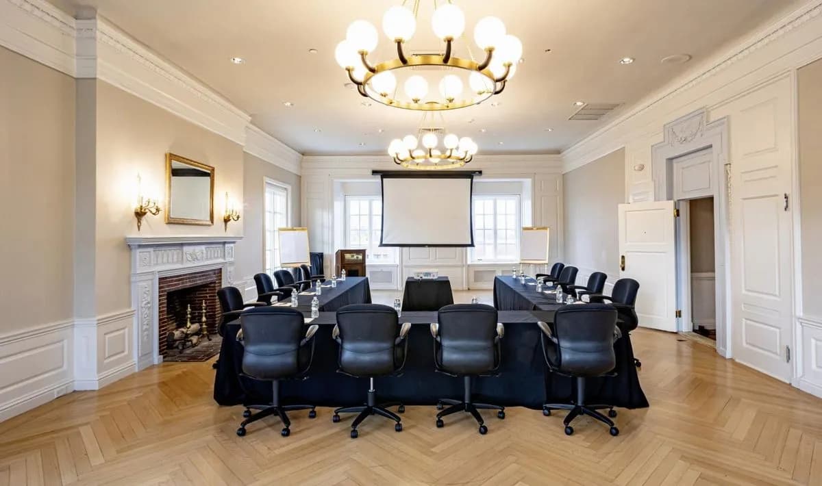 Magnolia - The Mansion at Glen Cove- Newly Renovated
