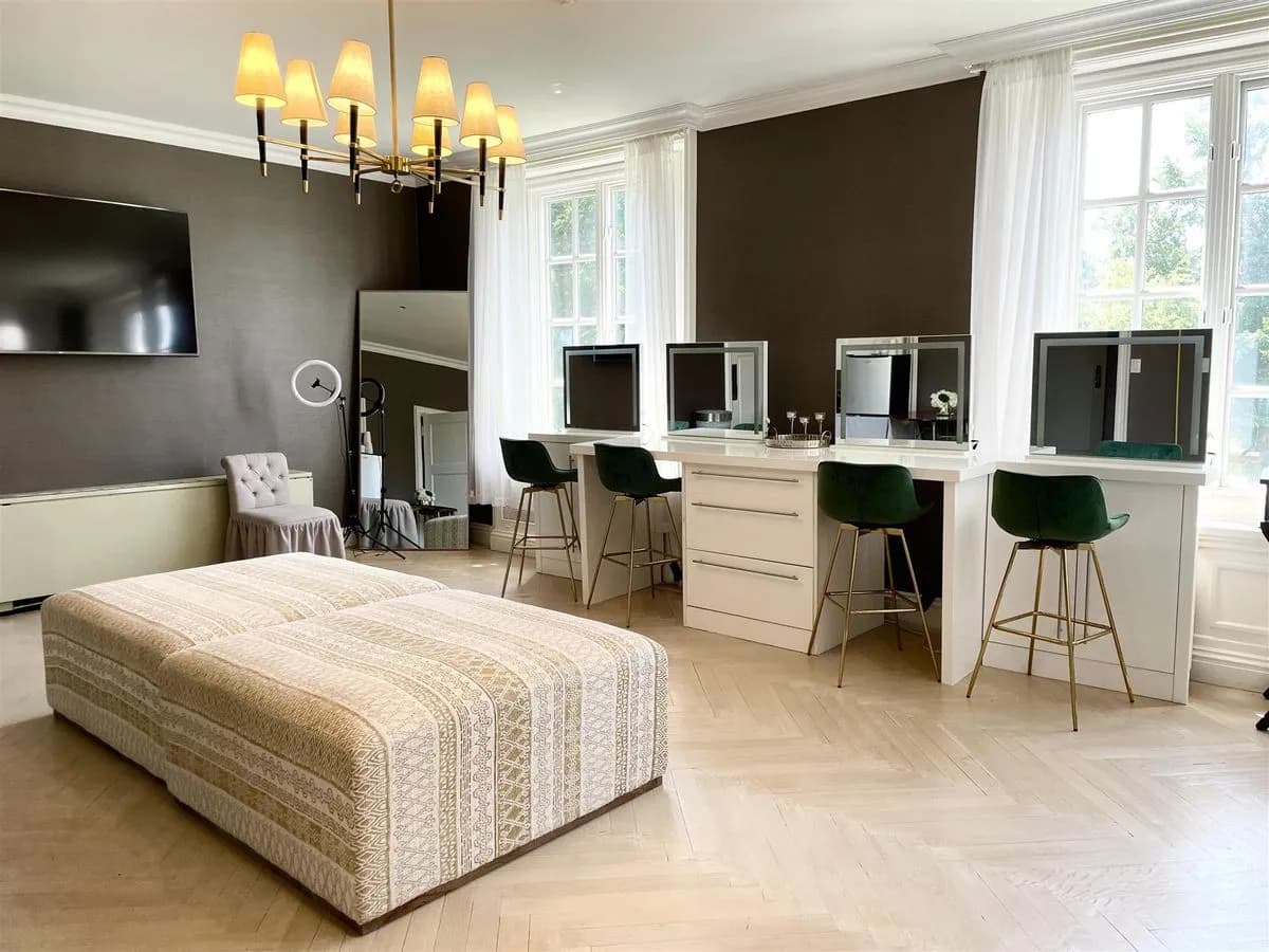 Birch - The Mansion at Glen Cove- Newly Renovated