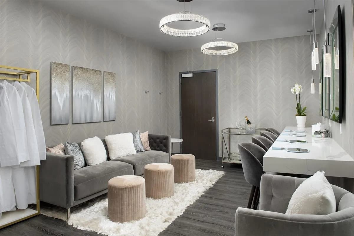 Ready Room Suite - Silver Cloud Hotel Tacoma at Point Ruston Waterfront