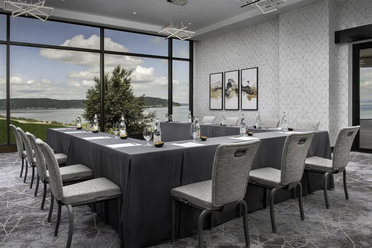 Onyx Room (East or West) - Silver Cloud Hotel Tacoma at Point Ruston Waterfront