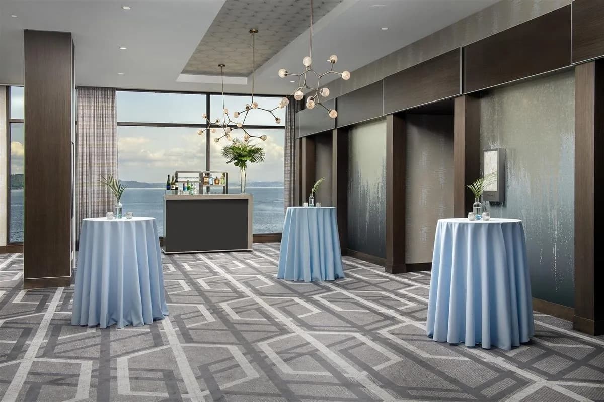 Sterling Foyer - Silver Cloud Hotel Tacoma at Point Ruston Waterfront