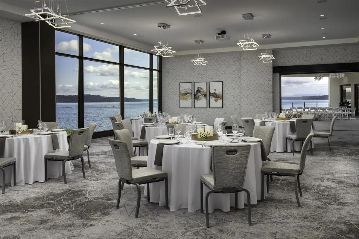 Onyx Room - Silver Cloud Hotel Tacoma at Point Ruston Waterfront