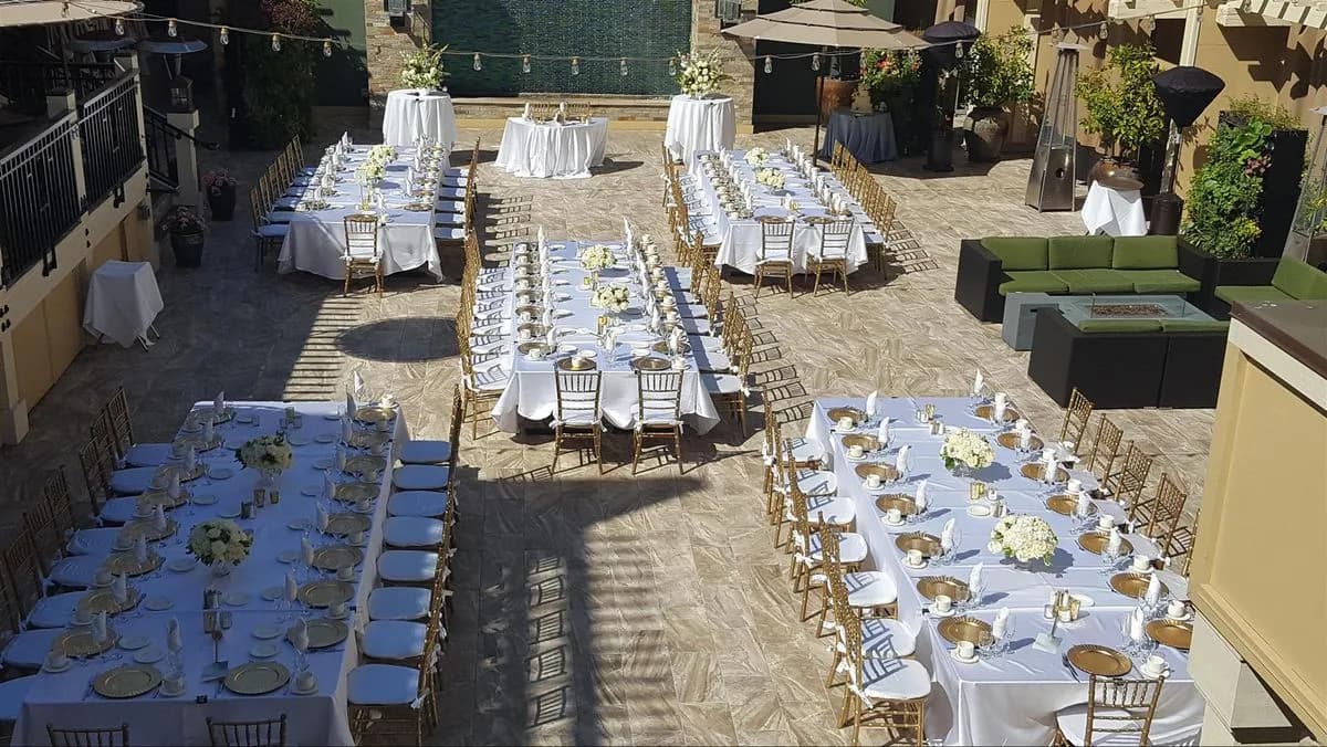 Courtyard - Toll HouseHotel