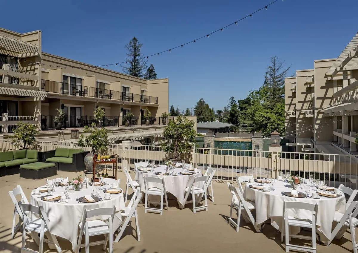 Sundeck - Toll HouseHotel