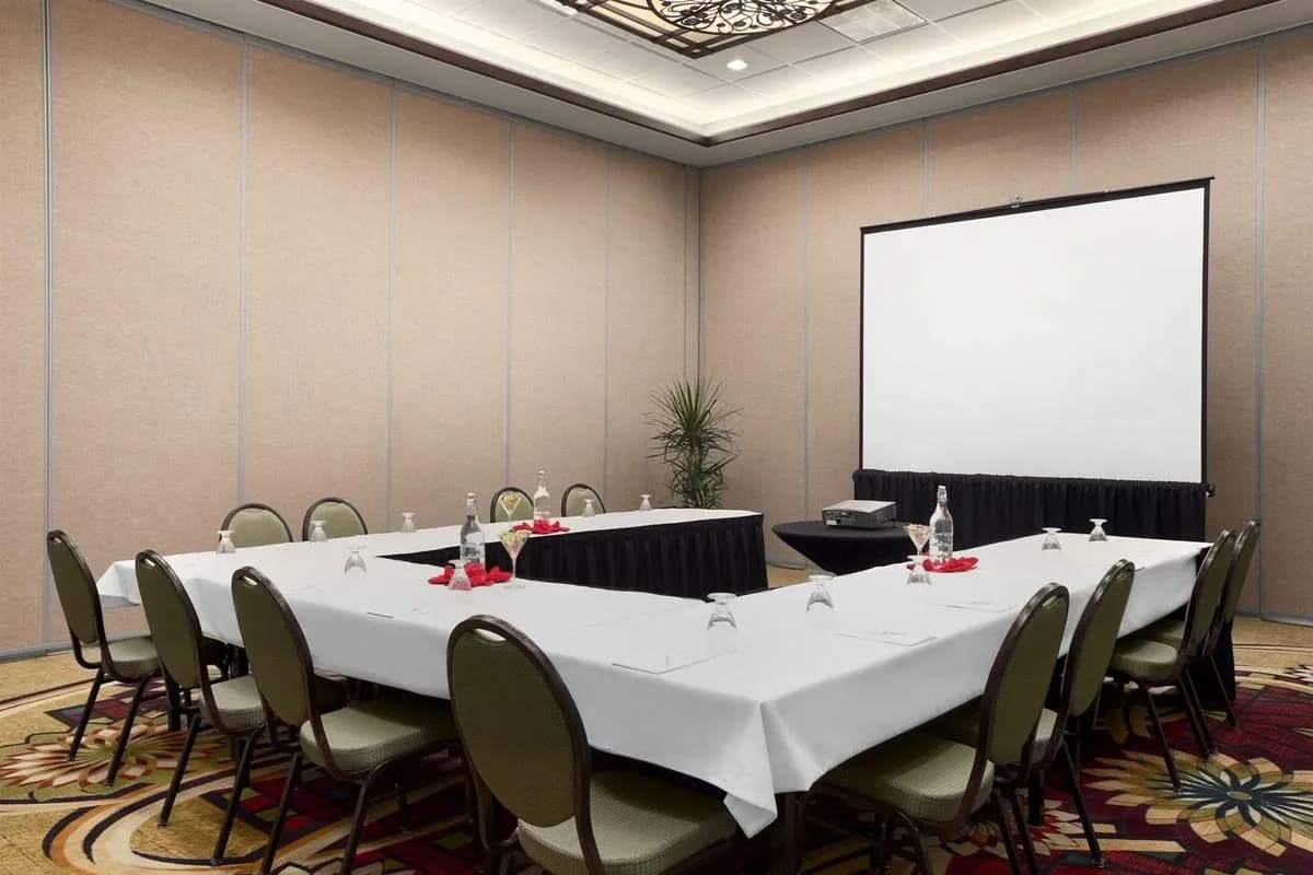 Salon F - Embassy Suites by Hilton Chicago O'Hare Rosemont