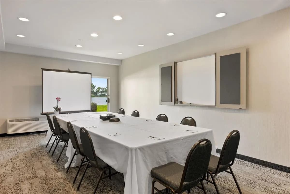 The Harbor Room - Executive Inn & Suites  Embarcadero Cove